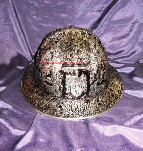 helm ukir, helm tatah, helm alumunium, kerajinan helm kotagede, helm perak, pengrajin helm kotagede, model helm ukir, model helm tatah, hard hat