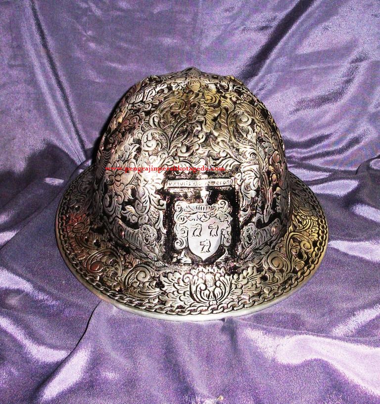 helm ukir, helm tatah, helm alumunium, kerajinan helm kotagede, helm perak, pengrajin helm kotagede, model helm ukir, model helm tatah, hard hat