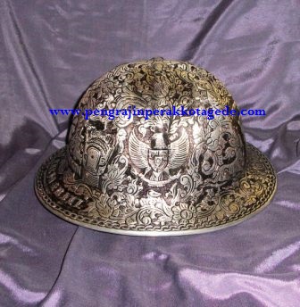 helm ukir, helm petro china, helm perak, kerajinan helm kotagede, helm tatah, hard had