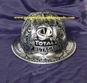 helm pt total, Helm ukir perak, helm ukir, helm tatah, pengrajin helm ukir kotagede, toko helm perak, helm ukir silver, helm tembaga, helm kuningan, helm alumunium, engraved hard hat, engraved hard hat for sale, engraved aluminum hard hat, brass hard hats, copper hard hats, engraved silver hard hat, personalized hard hats, carved hard hat, Carved helmet, hand carved hard hats, engraved hard hats indonesia, Silver carving helmet, custom hard hat