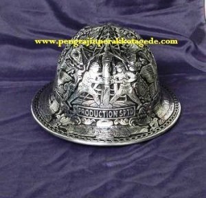 helm pt total, Helm ukir perak, helm ukir, helm tatah, pengrajin helm ukir kotagede, toko helm perak, helm ukir silver, helm tembaga, helm kuningan, helm alumunium, engraved hard hat, engraved hard hat for sale, engraved aluminum hard hat, brass hard hats, copper hard hats, engraved silver hard hat, personalized hard hats, carved hard hat, Carved helmet, hand carved hard hats, engraved hard hats indonesia, Silver carving helmet, custom hard hat