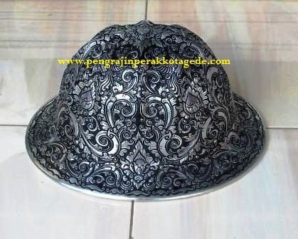Helm ukir perak, helm ukir, helm tatah, pengrajin helm ukir kotagede, toko helm perak, helm ukir silver, helm ukir tembaga, helm ukir kuningan, helm ukir alumunium, engraved hard hat, engraved hard hat for sale, engraved aluminum hard hat, brass hard hats, copper hard hats, engraved silver hard hat, personalized hard hats, carved hard hat, Carved helmet, hand carved hard hats, engraved hard hats indonesia, Silver carving helmet, custom hard hat