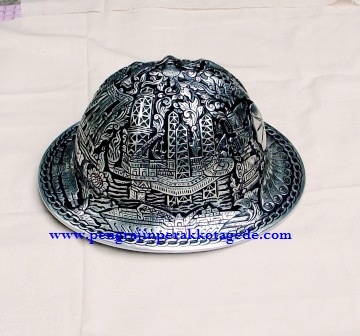 helm ukir, helm tatah, helm perak, kerajinan helm Kotagede, , hard hat, helm alumunium, helm tembaga, helm kuningan