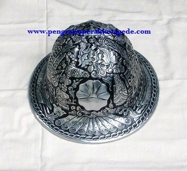 helm ukir, helm tatah, helm perak, kerajinan helm Kotagede, , hard hat, helm alumunium, helm tembaga, helm kuningan
