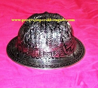 helm ukir, helm tatah, helm perak, kerajinan helm Kotagede, , hard hat, helm alumunium, helm tembaga, helm kuningan