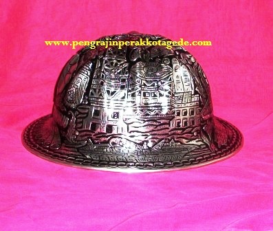 helm ukir, helm tatah, helm perak, kerajinan helm Kotagede, , hard hat, helm alumunium, helm tembaga, helm kuningan