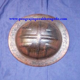 helm ukir, helm tatah, helm perak, kerajinan helm Kotagede, , hard hat, helm alumunium, helm tembaga, helm kuningan