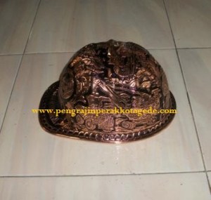 helm pt freeport, Helm ukir perak, helm ukir, helm tatah, pengrajin helm ukir kotagede, toko helm perak, helm ukir silver, helm tembaga, helm kuningan, helm alumunium, engraved hard hat, engraved hard hat for sale, engraved aluminum hard hat, brass hard hats, copper hard hats, engraved silver hard hat, personalized hard hats, carved hard hat, Carved helmet, hand carved hard hats, engraved hard hats indonesia, Silver carving helmet, custom hard hat