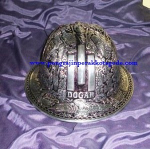 Helm ukir perak, helm ukir, helm tatah, pengrajin helm ukir kotagede, toko helm perak, helm ukir silver, helm ukir tembaga, helm ukir kuningan, helm ukir alumunium, engraved hard hat, engraved hard hat for sale, engraved aluminum hard hat, brass hard hats, copper hard hats, engraved silver hard hat, personalized hard hats, carved hard hat, Carved helmet, hand carved hard hats, engraved hard hats indonesia, Silver carving helmet, custom hard hat