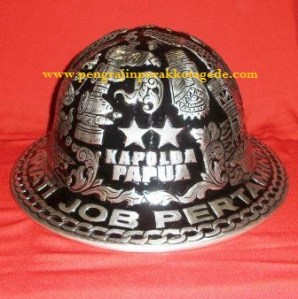 Helm ukir perak, helm ukir, helm tatah, pengrajin helm ukir kotagede, toko helm perak, helm ukir silver, helm ukir tembaga, helm ukir kuningan, helm ukir alumunium, engraved hard hat, engraved hard hat for sale, engraved aluminum hard hat, brass hard hats, copper hard hats, engraved silver hard hat, personalized hard hats, carved hard hat, Carved helmet, hand carved hard hats, engraved hard hats indonesia, Silver carving helmet, custom hard hat