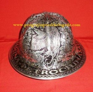 Helm ukir perak, helm ukir, helm tatah, pengrajin helm ukir kotagede, toko helm perak, helm ukir silver, helm ukir tembaga, helm ukir kuningan, helm ukir alumunium, engraved hard hat, engraved hard hat for sale, engraved aluminum hard hat, brass hard hats, copper hard hats, engraved silver hard hat, personalized hard hats, carved hard hat, Carved helmet, hand carved hard hats, engraved hard hats indonesia, Silver carving helmet, custom hard hat