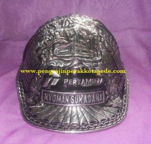helm pt pertamina, Helm ukir perak, helm ukir, helm tatah, pengrajin helm ukir kotagede, toko helm perak, helm ukir silver, helm tembaga, helm kuningan, helm alumunium, engraved hard hat, engraved hard hat for sale, engraved aluminum hard hat, brass hard hats, copper hard hats, engraved silver hard hat, personalized hard hats, carved hard hat, Carved helmet, hand carved hard hats, engraved hard hats indonesia, Silver carving helmet, custom hard hat