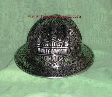 helm ukir, helm tatah, helm perak, kerajinan helm kotagede