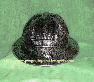 helm ukir, helm tatah, helm perak, kerajinan helm Kotagede, , hard hat, helm alumunium, helm tembaga, helm kuningan
