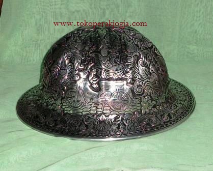helm perak, kerajinan helm, helm logam, helm ukir, helm tatah, helm tembaga, helm alumunium