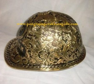 Helm ukir perak, helm ukir, helm tatah, pengrajin helm ukir kotagede, toko helm perak, helm ukir silver, helm tembaga, helm kuningan, helm alumunium, engraved hard hat, engraved hard hat for sale, engraved aluminum hard hat, brass hard hats, copper hard hats, engraved silver hard hat, personalized hard hats, carved hard hat, Carved helmet, hand carved hard hats, engraved hard hats indonesia, Silver carving helmet, custom hard hat