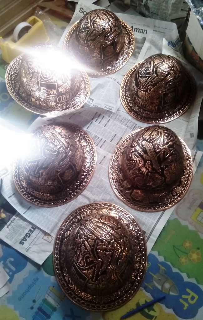 helm ukir, helm tatah, helm perak, kerajinan helm Kotagede, helm alumunium, helm tembaga, helm kuningan