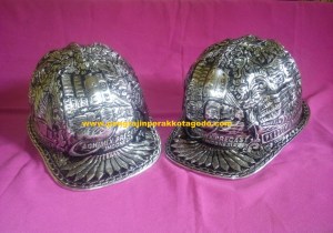 Helm ukir perak, helm ukir, helm tatah, pengrajin helm ukir kotagede, toko helm perak, helm ukir silver, helm ukir tembaga, helm ukir kuningan, helm ukir alumunium, engraved hard hat, engraved hard hat for sale, engraved aluminum hard hat, brass hard hats, copper hard hats, engraved silver hard hat, personalized hard hats, carved hard hat, Carved helmet, hand carved hard hats, engraved hard hats indonesia, Silver carving helmet, custom hard hat