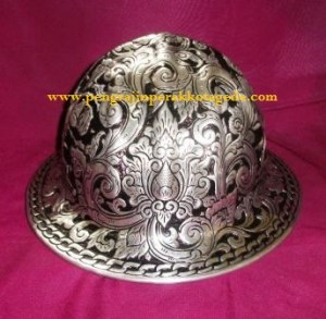 Helm ukir perak, helm ukir, helm tatah, pengrajin helm ukir kotagede, toko helm perak, helm ukir silver, helm ukir tembaga, helm ukir kuningan, helm ukir alumunium, engraved hard hat, engraved hard hat for sale, engraved aluminum hard hat, brass hard hats, copper hard hats, engraved silver hard hat, personalized hard hats, carved hard hat, Carved helmet, hand carved hard hats, engraved hard hats indonesia, Silver carving helmet, custom hard hat