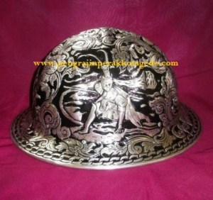 Helm ukir perak, helm ukir, helm tatah, pengrajin helm ukir kotagede, toko helm perak, helm ukir silver, helm ukir tembaga, helm ukir kuningan, helm ukir alumunium, engraved hard hat, engraved hard hat for sale, engraved aluminum hard hat, brass hard hats, copper hard hats, engraved silver hard hat, personalized hard hats, carved hard hat, Carved helmet, hand carved hard hats, engraved hard hats indonesia, Silver carving helmet, custom hard hat