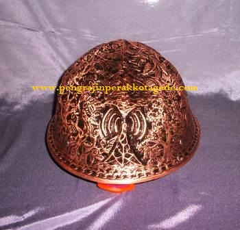 helm ukir freeport, Helm ukir perak, pengrajin helm ukir, helm ukir kotagede, toko helm perak, helm ukir silver, helm ukir tembaga, helm ukir kuningan, helm ukir alumunium, harga helm ukir, Plakat helm ukir,
