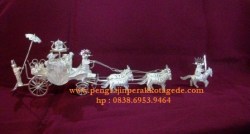 kereta kencana silver, kereta kencana dari perak, Golden chariot train, kerajinan kereta kencana, pengrajin kereta silver, andong perak kotagede, kereta kotagede, becak yogyakarta, andong perak, becak perak